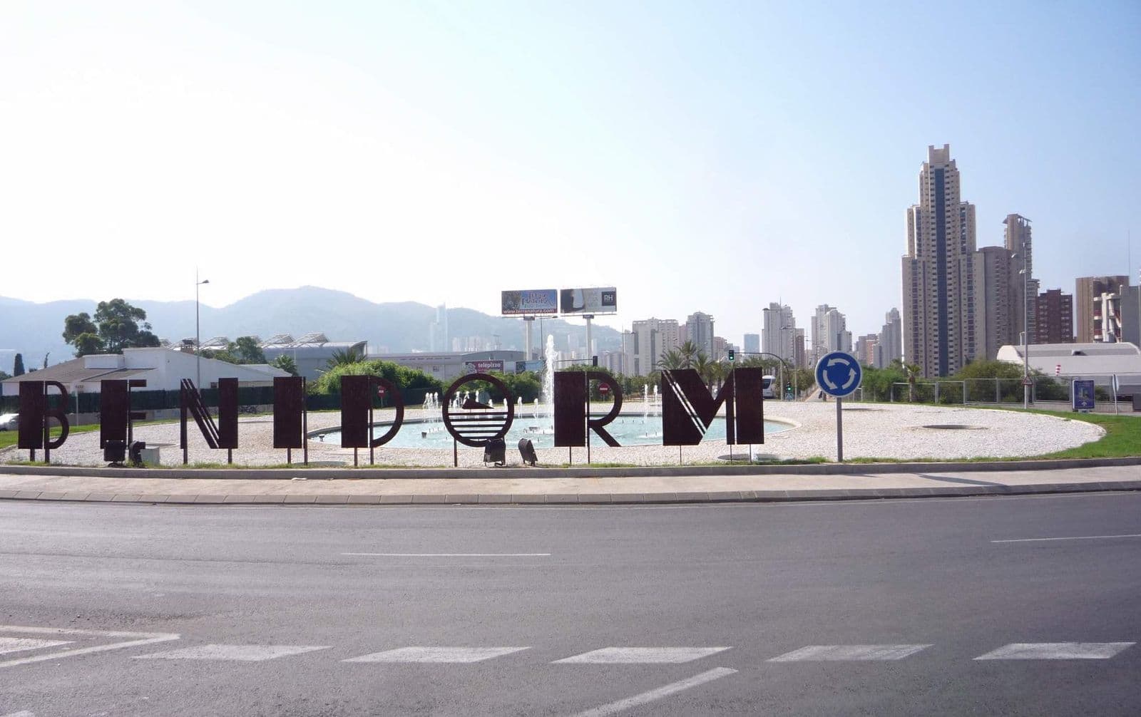 Driving in Spain with a UK licence (2026): what you need to hire a car